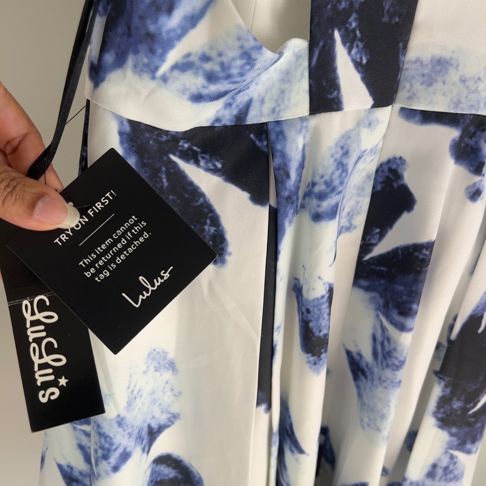 Lulus NWT Seeing Chic Blue White Floral Skater Dress V Neck Cutout Back Size S - Picture 5 of 12